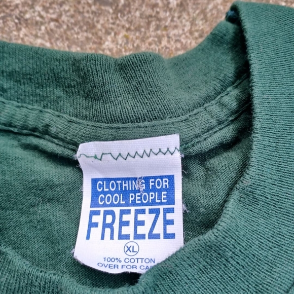 Vintage Christmas T-Shirt - Picture 3 of 4